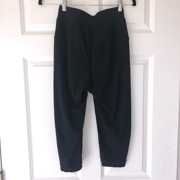 AVAILABLE IN BLACK AND BLUE Lululemon crop joggers size 2 - Picture 6 of 13